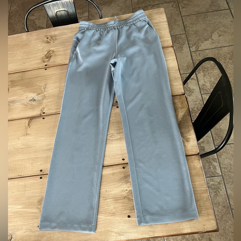 Size 6 Lulu Lemon Soft stream joggers